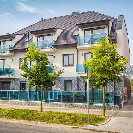 Androméda Apartman Sarvar Exterior foto